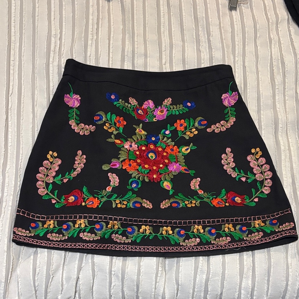 Selfie Leslie Black Embroidered Floral Mini Skirt